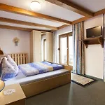 Haus Steinbock Alojamento de Acomodação e Pequeno-almoço Neustift im Stubaital