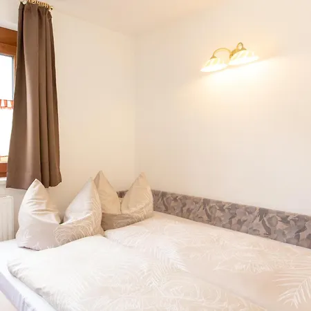 Haus Steinbock Bed & Breakfast *