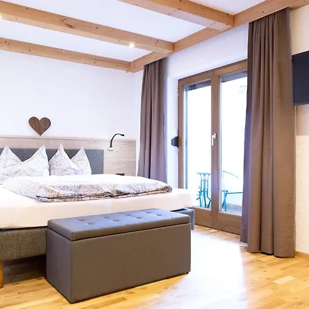 Couette-café Haus Steinbock 3*